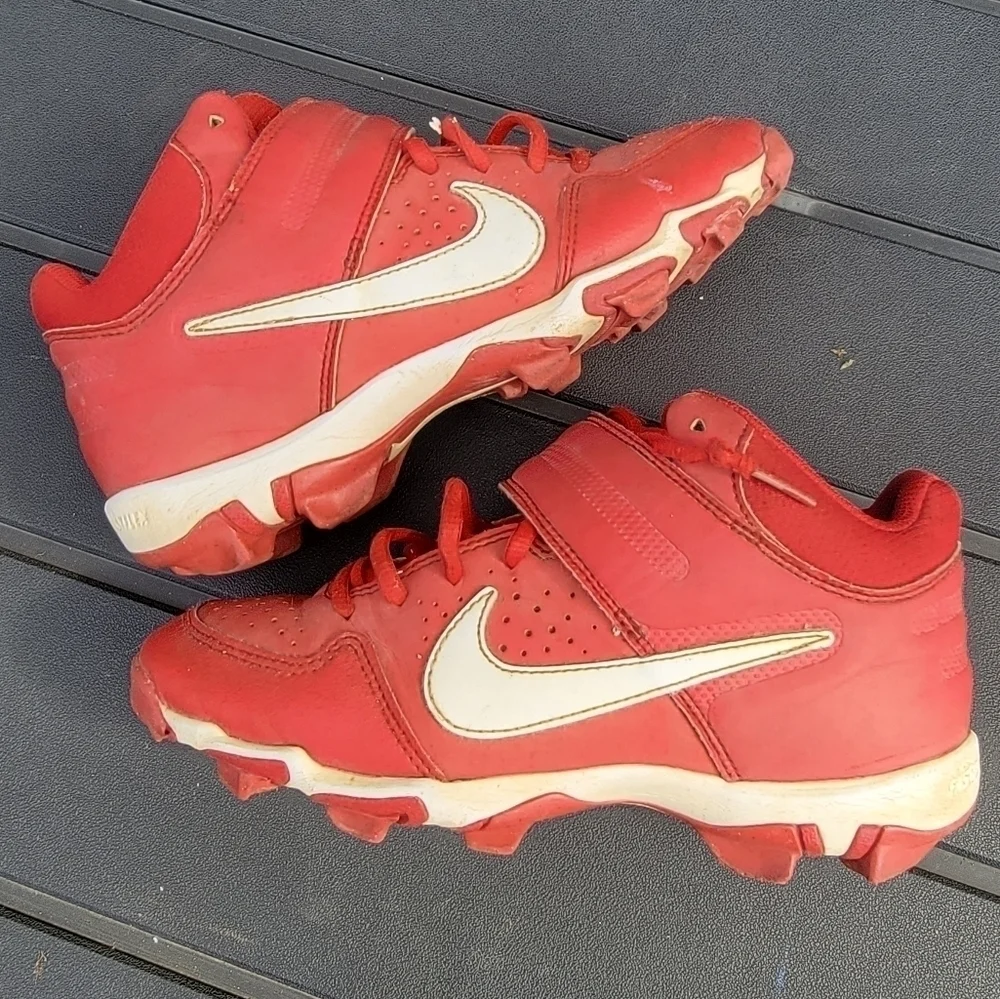 2/$20 Nike Baseball Spikes 4.5